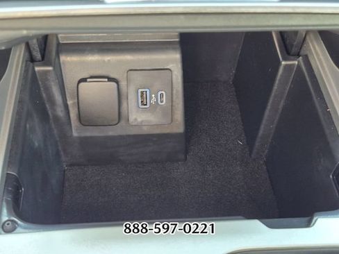 Used 2021 Ford Explorer XLT w/ Equipment Group 202A AWD/4WD image 26