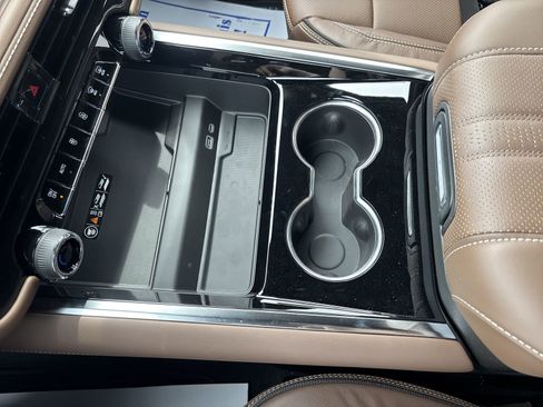 New 2026 Chevrolet Suburban High Country AWD/4WD image 23