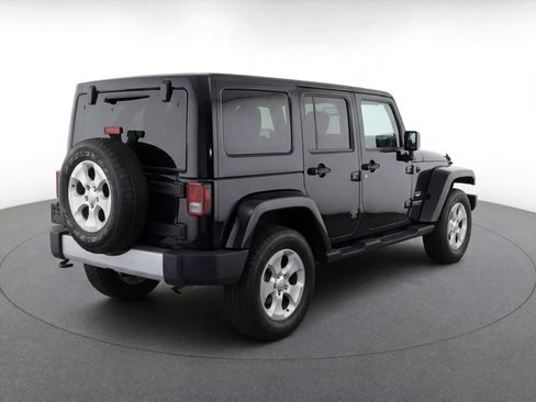 Used 2015 Jeep Wrangler Unlimited Sahara w/ Connectivity Group AWD/4WD image 7