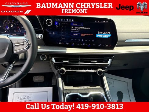 Used 2024 Chevrolet Traverse LT FWD image 17