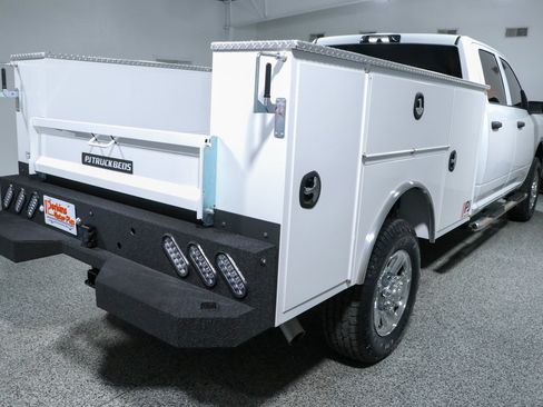 Used 2024 RAM 2500 Tradesman w/ Chrome Appearance Group AWD/4WD image 8