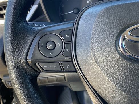 Used 2025 Toyota Corolla LE image 37