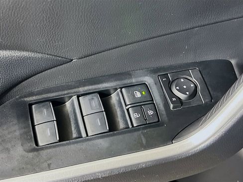 Used 2025 Toyota RAV4 XLE image 17