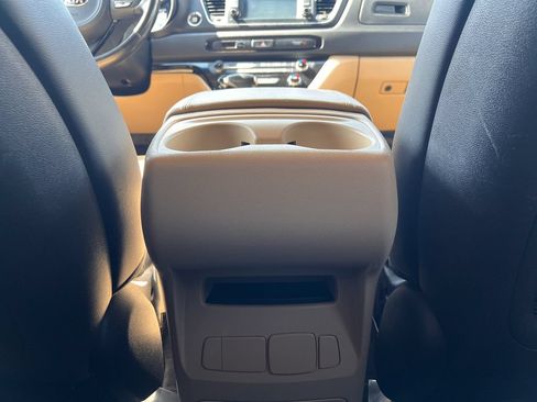 Used 2017 Kia Sedona LX w/ LX Essentials Premium Package FWD image 30