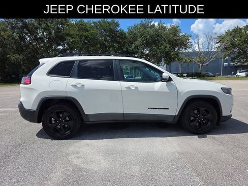 Used 2019 Jeep Cherokee Latitude Plus FWD image 2