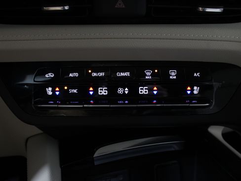 Used 2023 Buick Envision Avenir image 23