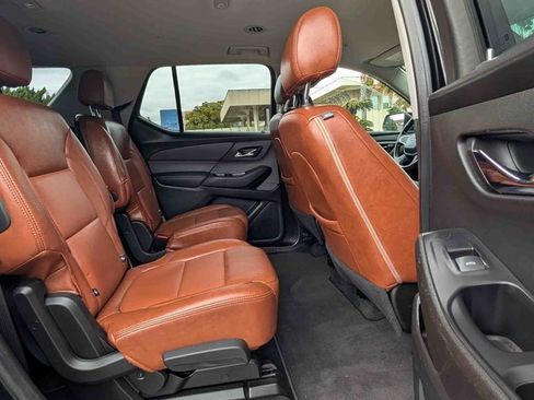 Used 2020 Chevrolet Traverse LT image 14