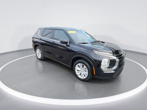 New 2026 Mitsubishi Outlander ES image 2