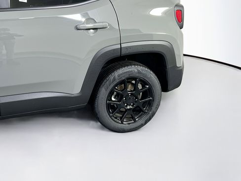 Used 2022 Jeep Renegade Latitude w/ Convenience Group AWD/4WD image 30