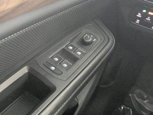 Used 2024 Volkswagen Atlas SE FWD image 17