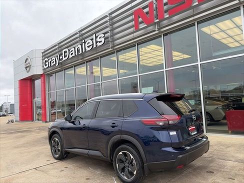 Used 2024 Nissan Rogue SV w/ SV Premium Package image 2