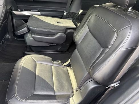 Used 2023 Ford Explorer Limited w/ Limited Technology Package AWD/4WD image 10
