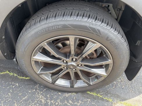 Used 2019 Ford Explorer XLT w/ XLT Sport Appearance Package AWD/4WD image 29
