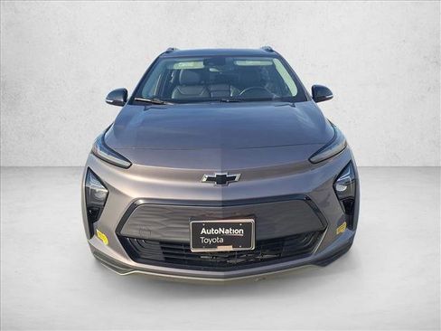 Used 2022 Chevrolet Bolt EUV LT w/ Convenience Package image 2