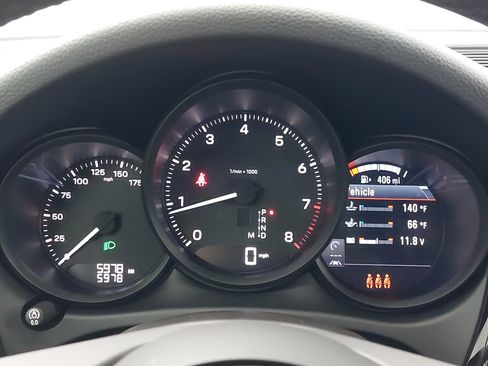 Certified 2025 Porsche Macan image 21