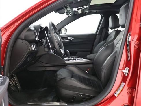 Used 2023 Alfa Romeo Giulia Veloce RWD image 16