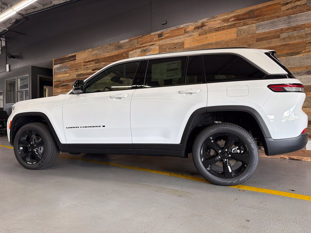 New 2026 Jeep Grand Cherokee Limited w/ Limited Altitude Package AWD/4WD image 21