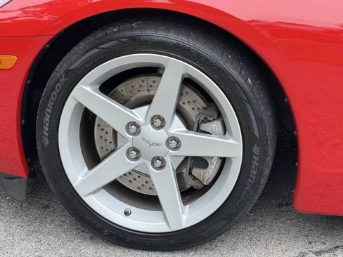 Used 2007 Chevrolet Corvette Coupe w/ Preferred Equipment Group RWD image 19
