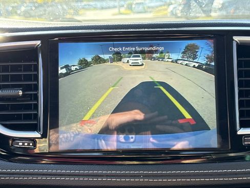 Used 2024 Chrysler Pacifica Limited image 33