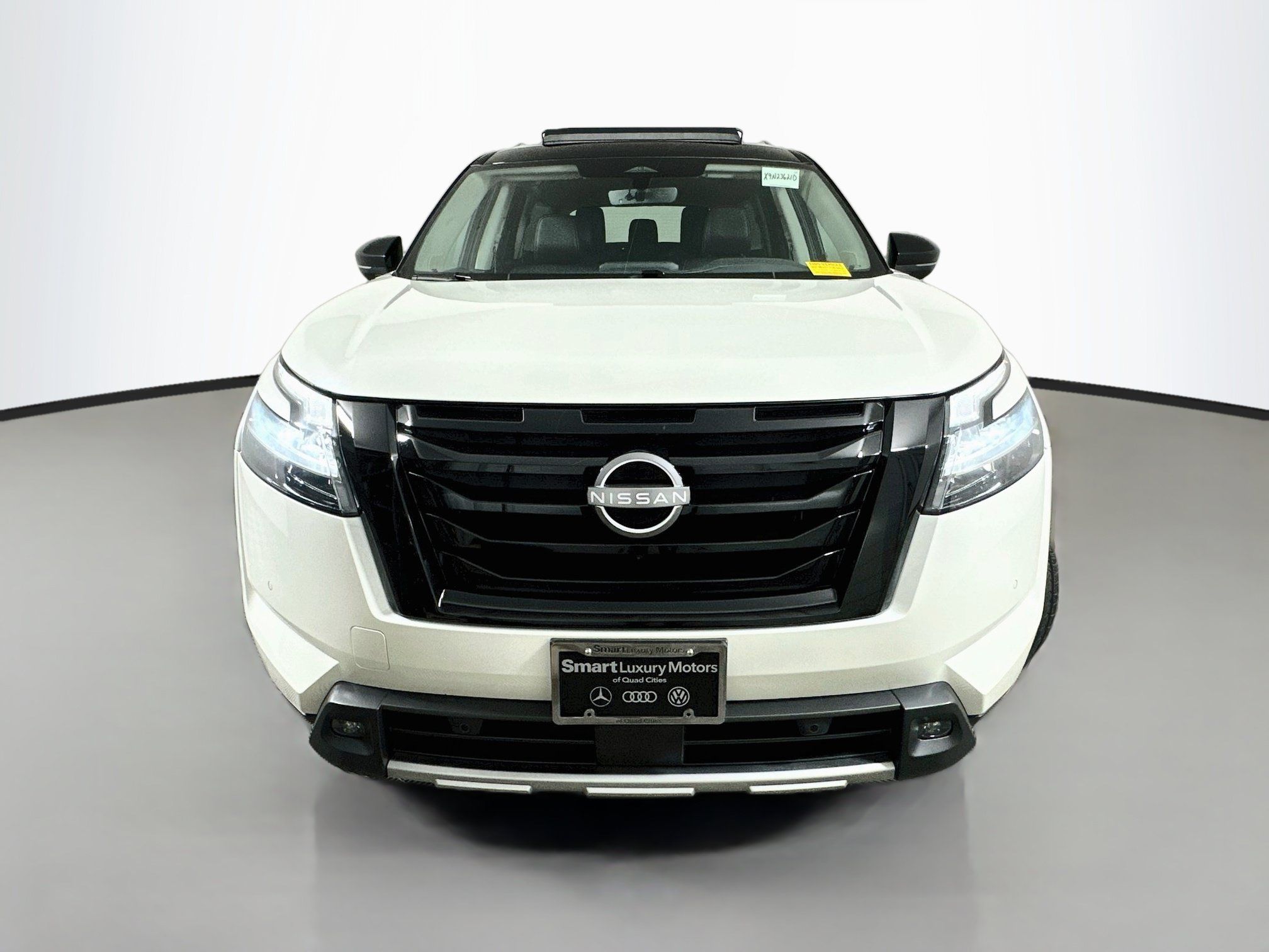 Used 2023 Nissan Pathfinder SL w/ SL Premium Package AWD/4WD image 2