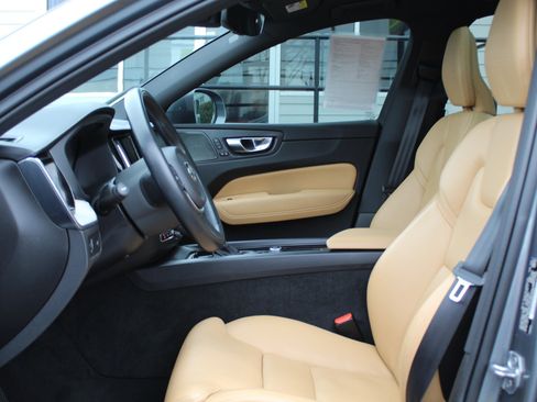 Used 2020 Volvo XC60 T5 Inscription w/ Protection Package Premier image 13