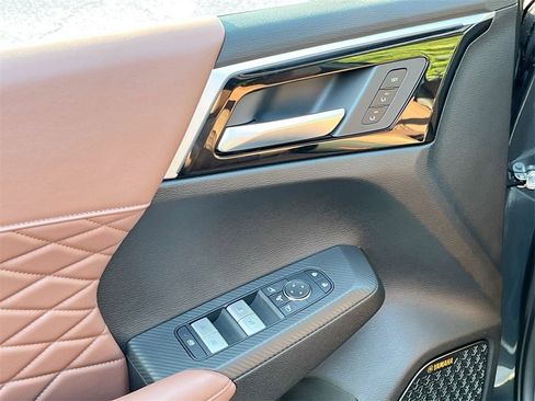 New 2025 Mitsubishi Outlander SEL image 18