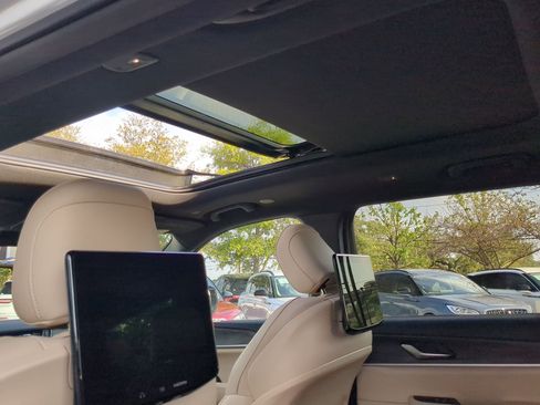 Used 2023 Jeep Grand Cherokee L Limited w/ Luxury Tech Group II image 21