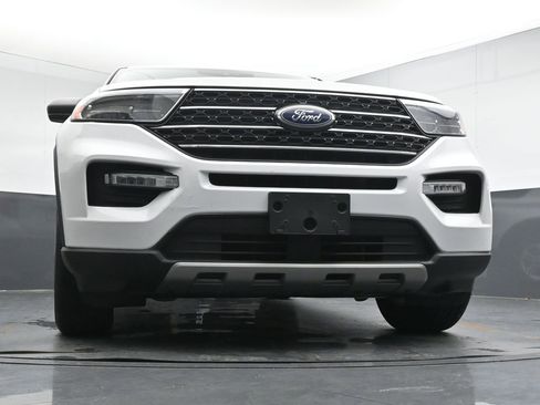 Used 2024 Ford Explorer XLT w/ Equipment Group 202A AWD/4WD image 31
