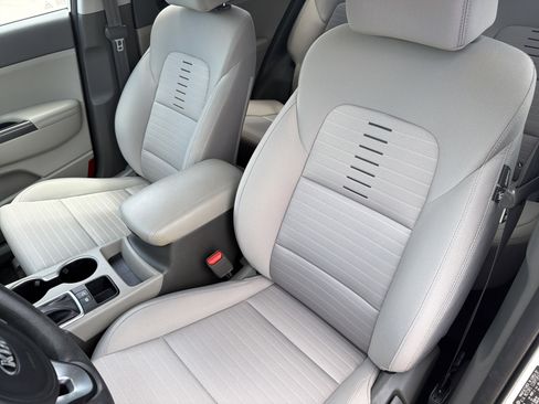 Certified 2018 Kia Sportage LX image 21