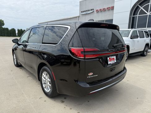 New 2027 Chrysler Pacifica Select FWD image 35