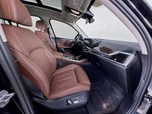 Used 2023 BMW X7 xDrive40i w/ Climate Comfort Package image 29