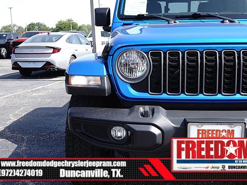 Used 2025 Jeep Gladiator Sport AWD/4WD image 44