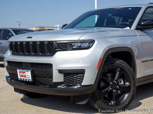 Used 2023 Jeep Grand Cherokee L Laredo AWD/4WD image 3