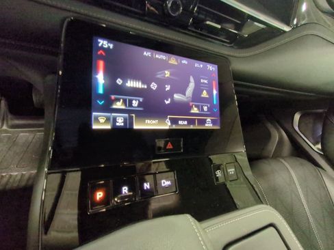 Used 2025 INFINITI QX80 Sensory image 16