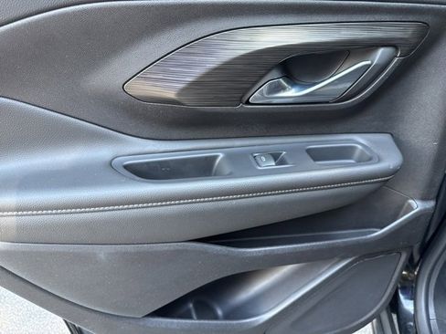 Used 2024 GMC Terrain SLT image 24