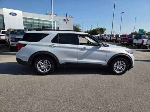 New 2026 Ford Explorer Active RWD image 12