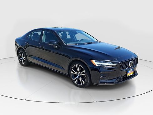 Used 2024 Volvo S60 B5 Plus FWD image 3