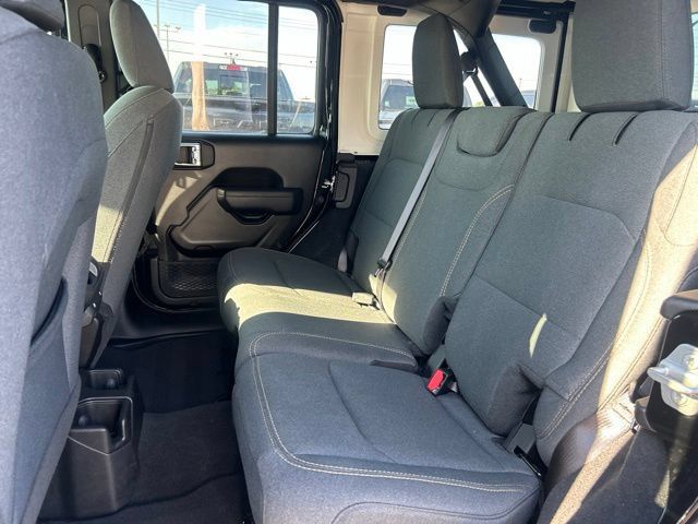Used 2025 Jeep Wrangler Unlimited Sport AWD/4WD image 17