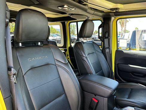 Used 2023 Jeep Wrangler Unlimited Sahara w/ Cold Weather Group AWD/4WD image 17