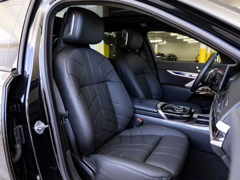 Used 2025 BMW 740i RWD image 32