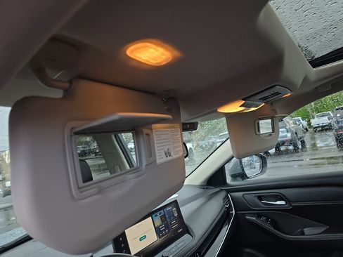 Used 2024 Nissan Rogue SL w/ SL Premium Package image 14