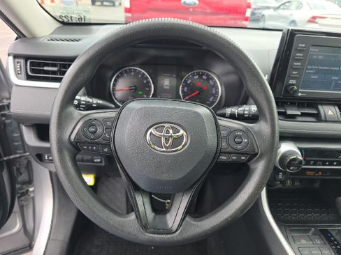 Used 2021 Toyota RAV4 XLE w/ Convenience Package FWD image 5