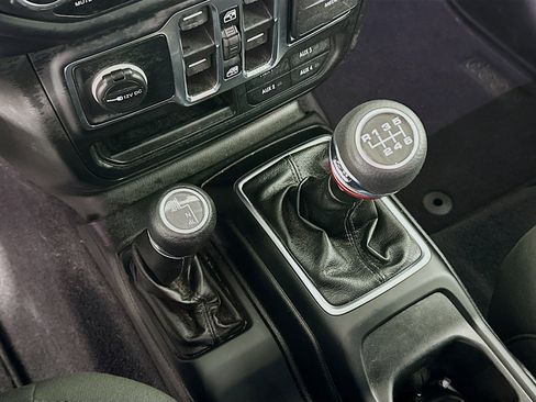 Used 2021 Jeep Wrangler Sport S image 24