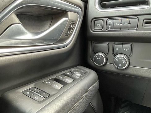 Used 2023 Chevrolet Suburban Premier image 18