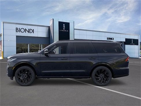 New 2026 Lincoln Navigator Reserve AWD/4WD image 3