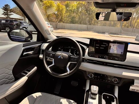 New 2026 Mitsubishi Outlander SEL FWD image 24