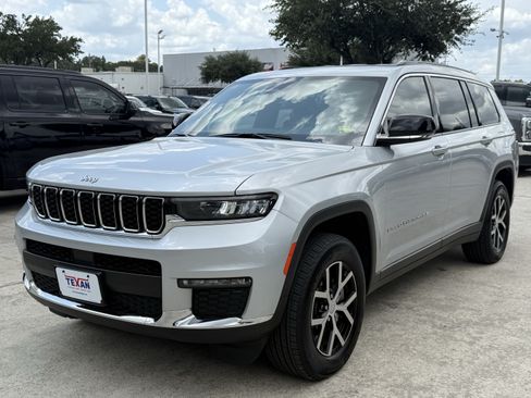 Used 2025 Jeep Grand Cherokee L Limited w/ Trailer Tow Package AWD/4WD image 10
