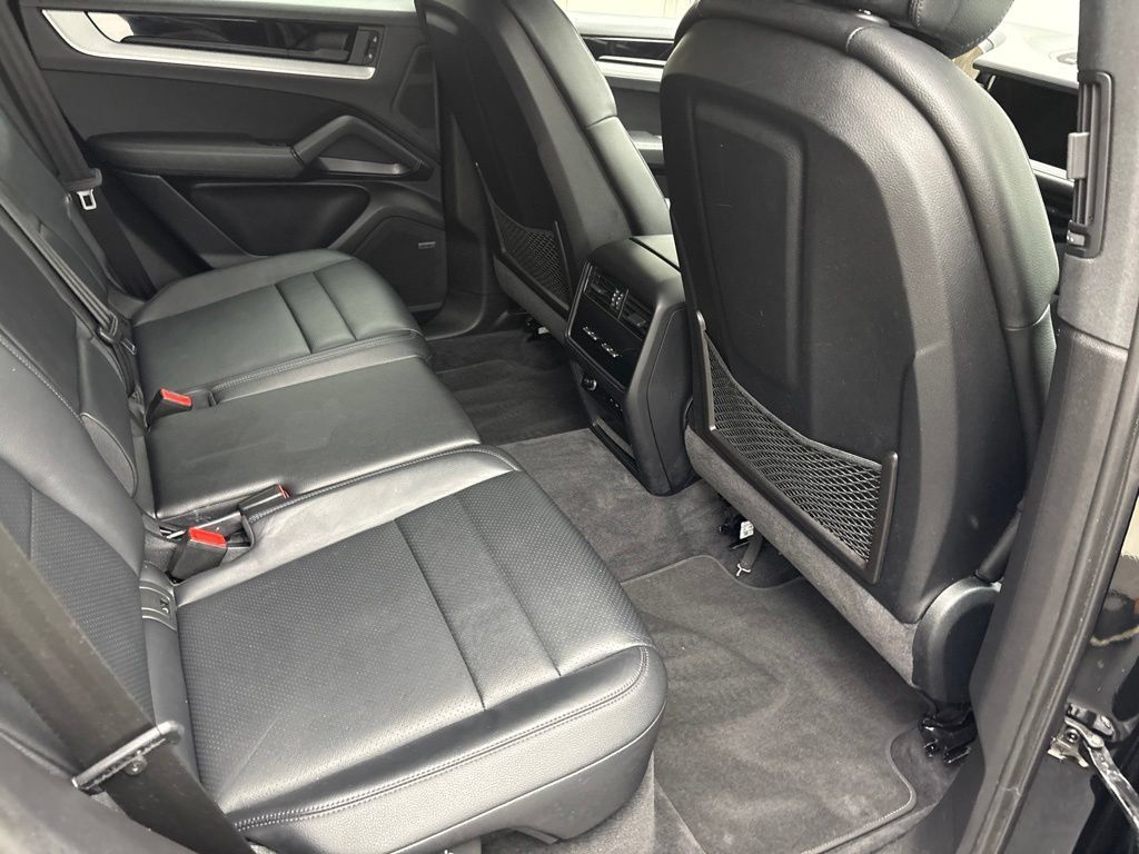 Certified 2024 Porsche Cayenne AWD/4WD image 28