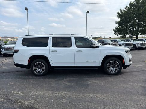 Used 2024 Jeep Wagoneer L Series II w/ Flexible Seating Group AWD/4WD image 4