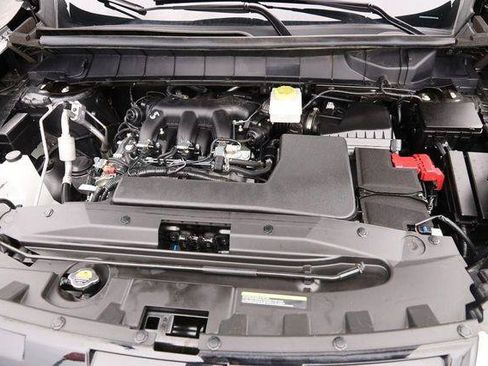 Certified 2025 Nissan Pathfinder SV w/ SV Premium Package FWD image 31